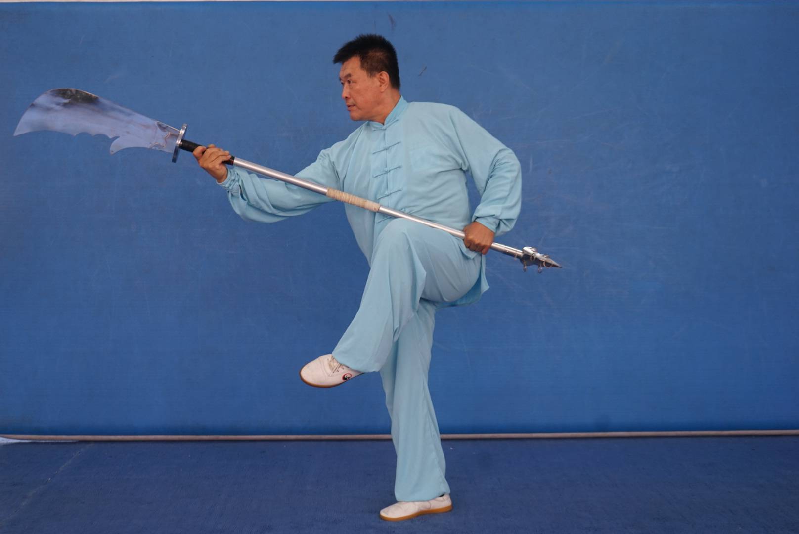 半岛体育平台官网-战火重燃！名家名师战术博弈鏖战场上的简单介绍