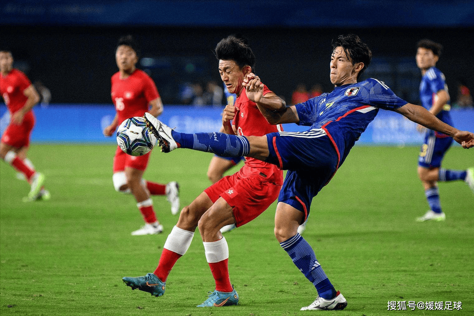 半岛体育登录入口-足球赛事独具特色，胜负悬念不可预测